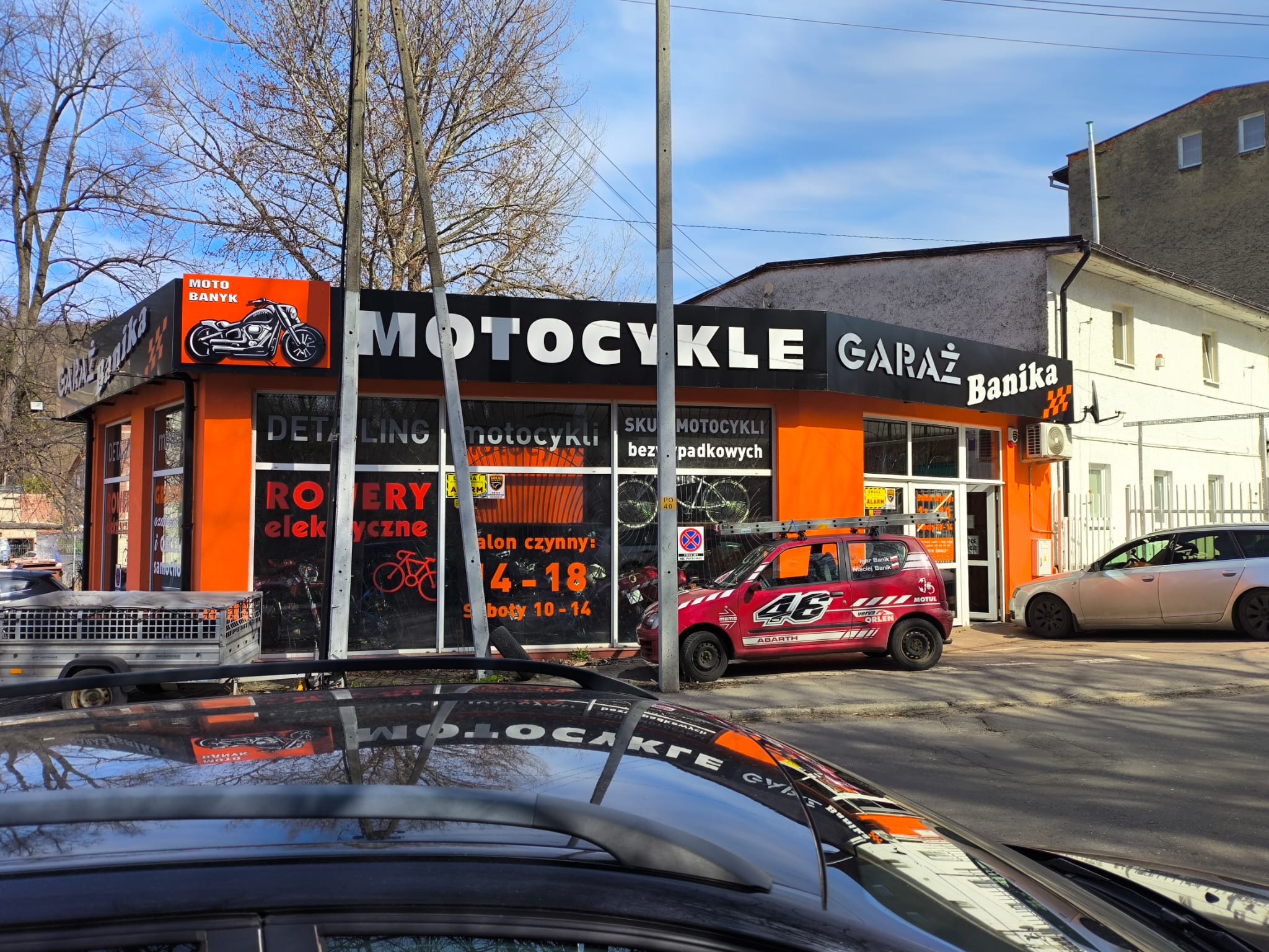 Moto Banik - Widok z zewnątrz